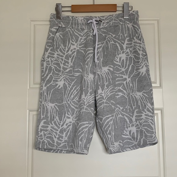 Men’s Shorts - Picture 1 of 8